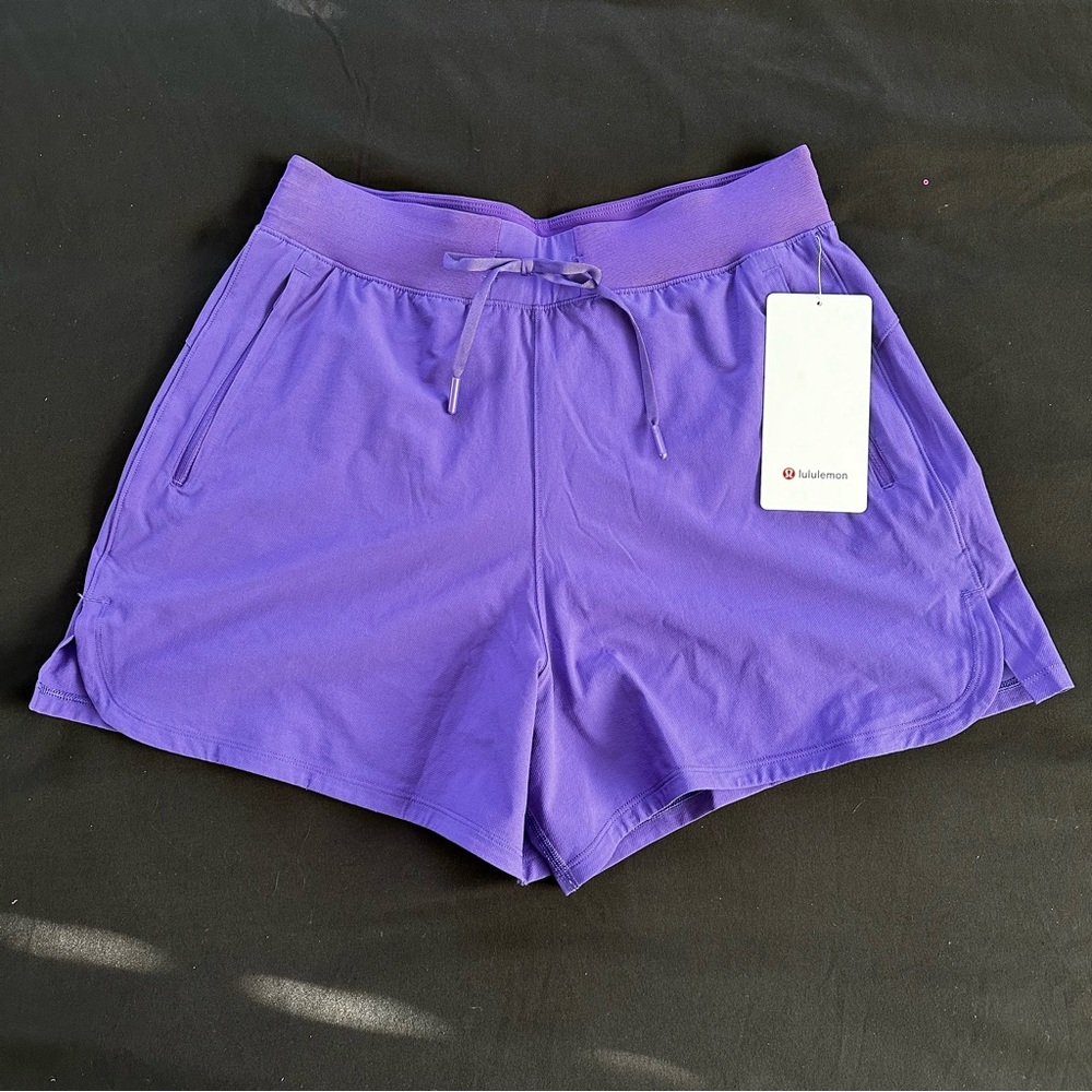 LULULEMON license to train HR short 4” size 6 New!